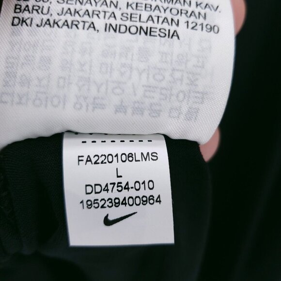 NWT Nike Dri-FIT Element Crew Black Running Long Sleeve Top Thumboles - Picture 13 of 13